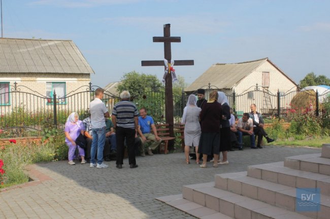 У селі на Волині конфлікт через церкву переріс у шарпанину. ВІДЕО