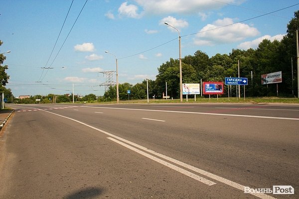 Вказівник і поворот на Гаразджу
