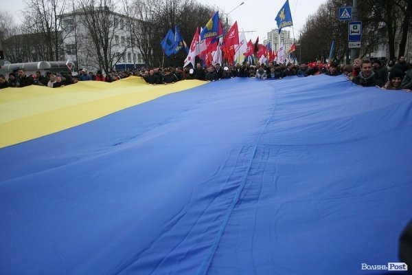 «Вставай, Україно» у Луцьку: обличчя протесту. ФОТО