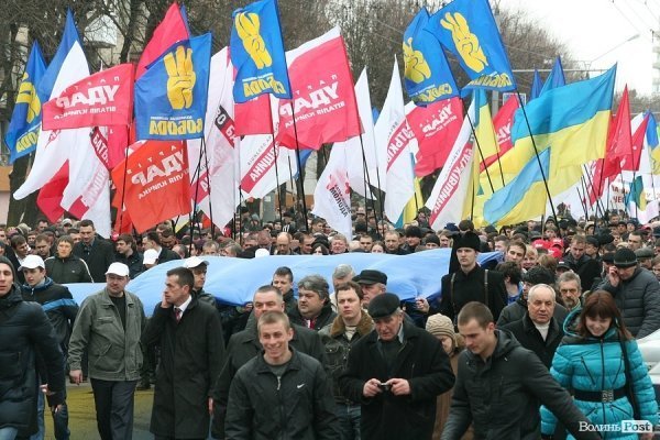 «Вставай, Україно» у Луцьку: обличчя протесту. ФОТО