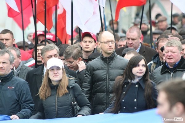 «Вставай, Україно» у Луцьку: обличчя протесту. ФОТО