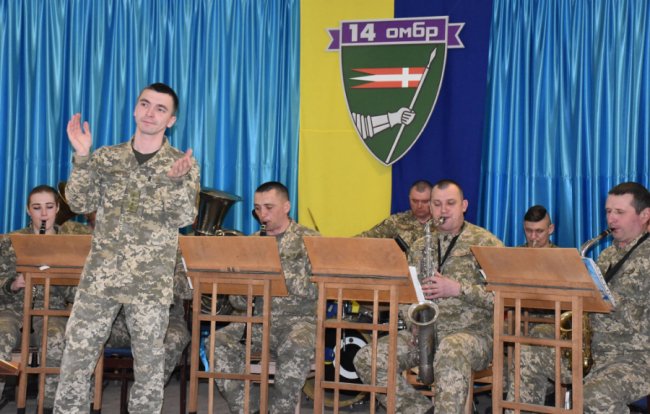 (Не) жіноче обличчя війни: як вітали військових з волинської бригади. ФОТО