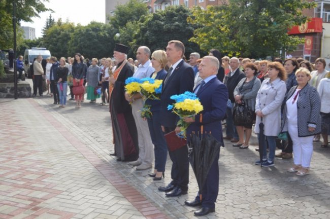 У жовто-блакитному одязі та з парасолями: у Ковелі відзначили День Прапора