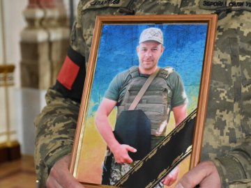 У Луцькій громаді провели в останню дорогу Героя Максима Баєва