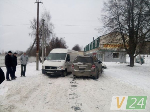 У Луцьку – аварія через нерозчищену дорогу