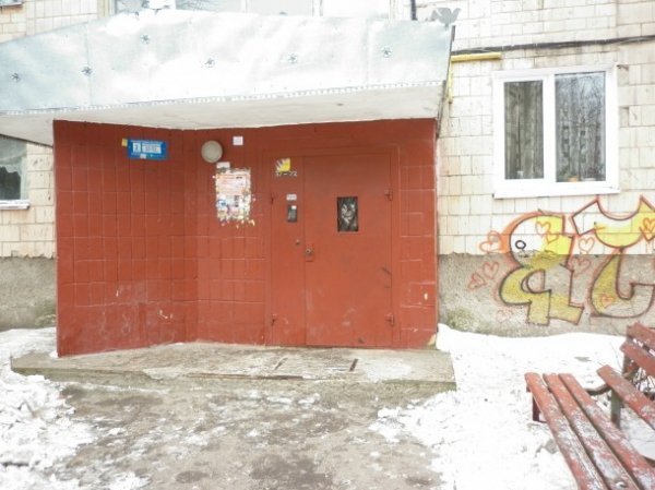 Занедбаний дитячий майданчик у Луцьку. ФОТО