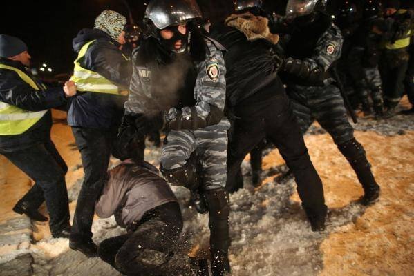 Штурм Євромайдану. ФОТО 