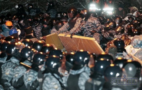 Штурм Євромайдану. ФОТО 