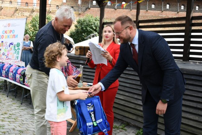«Скоро до школи»: у Луцьку провели благодійну акцію для дітей. ФОТО