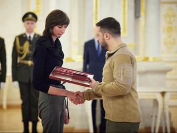 Президент вручив орден «Золота Зірка» дружині загиблого Героя з Волині
