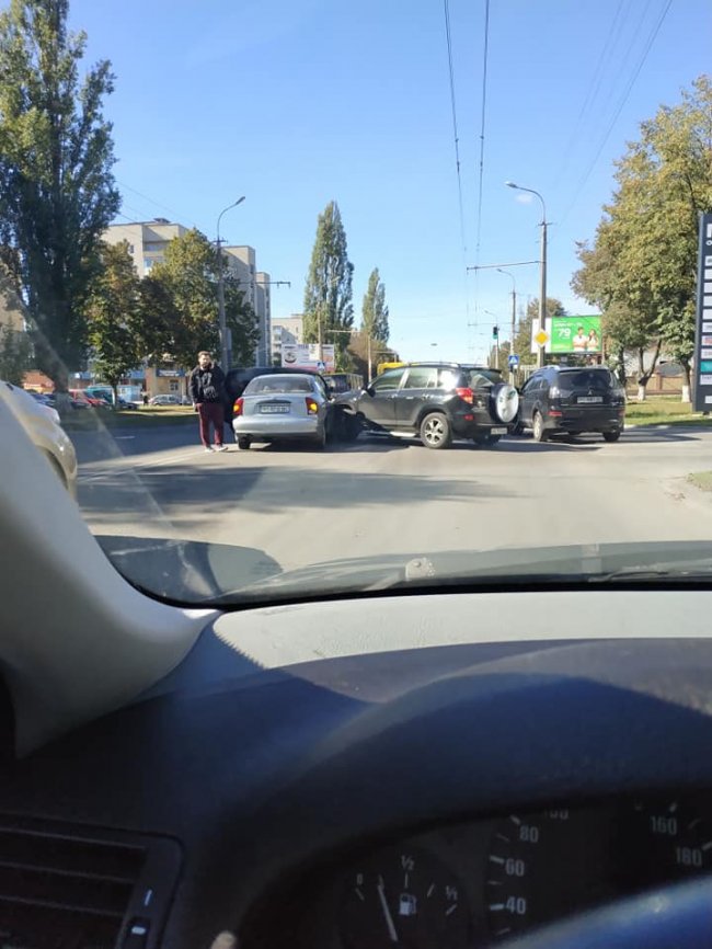 У Луцьку зіткнулися дві автівки. ФОТО