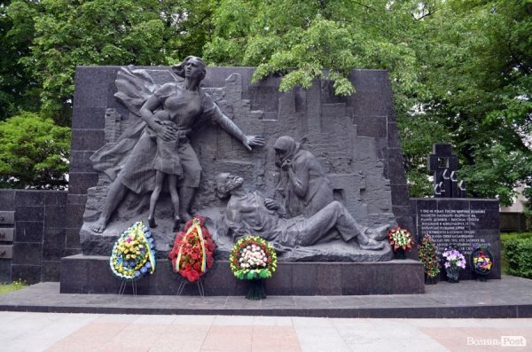 Луцький меморіал знову ремонтують. ФОТО