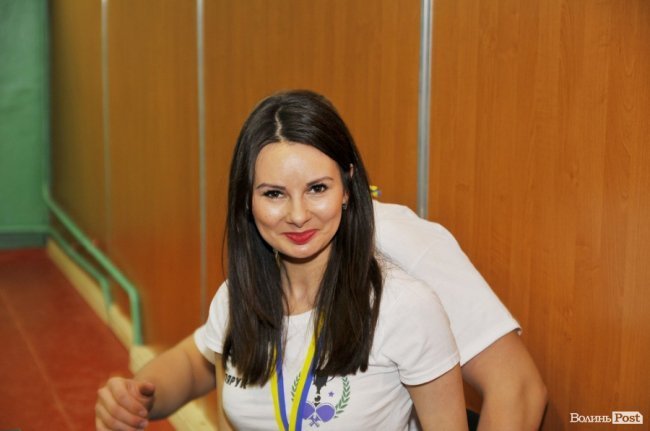 Як у Луцьку патрульні, військові і діти грали в теніс