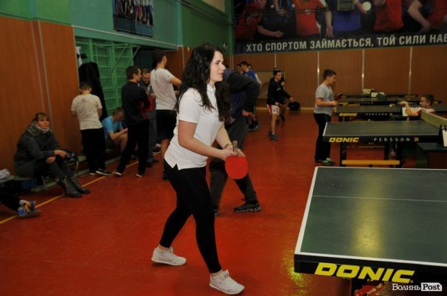 Як у Луцьку патрульні, військові і діти грали в теніс