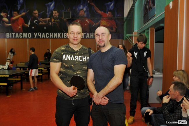 Як у Луцьку патрульні, військові і діти грали в теніс