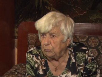 Взамін - квартира: лучанку тероризує доглядальник. ВІДЕО