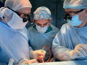 У Львові дівчинці, якій було лише 2 дні від народження, видалили гігантську пухлину