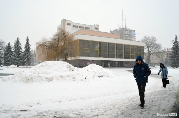 Луцьк знов у снігу. ФОТО