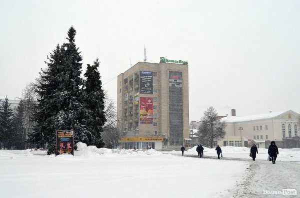 Луцьк знов у снігу. ФОТО