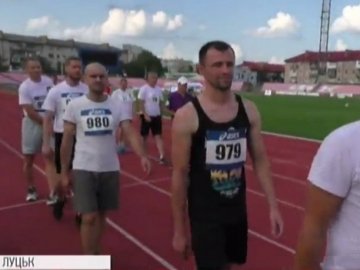Сильні духом: у Луцьку стоячи аплодували атовцям, які змагались на стадіоні 
