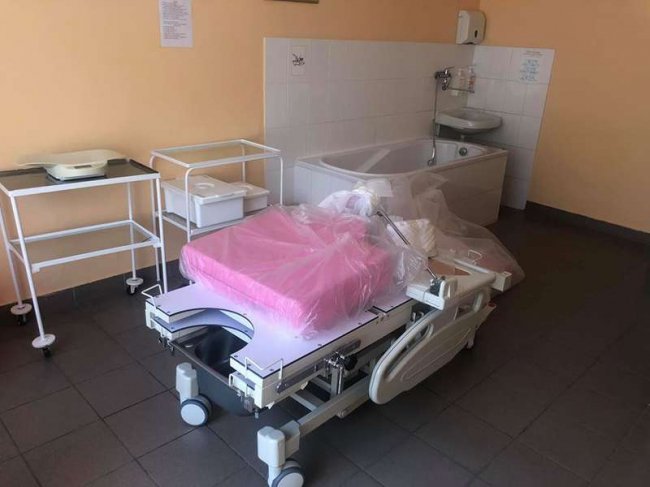 У Луцький клінічний пологовий будинок придбали нові ліжка. ФОТО