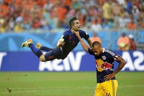 Боротьба зі сном, політ ван Персі та інше: фотожаби про Чемпіонат світу