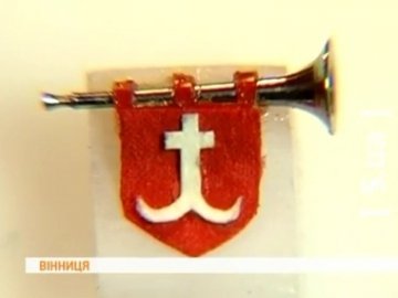 Український «лівша» робить мікромініатюри з золота. ВІДЕО