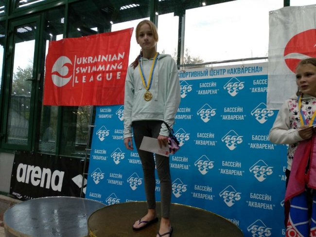 Медальний феєрверк: луцькі плавці вибороли в Харкові низку нагород. ФОТО