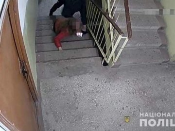 Грабіжника з Луцька посадили на 7 років за напад на дівчину в під'їзді