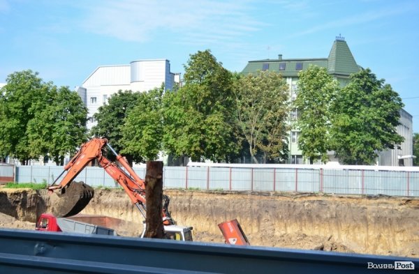 У Луцьку зводять житловий і торгово-офісний комплекс на таємницях історії? ФОТО