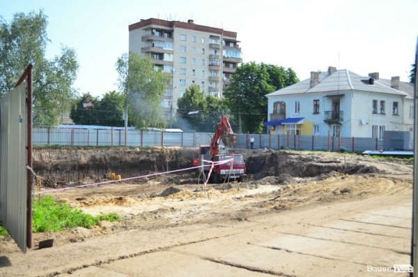 У Луцьку зводять житловий і торгово-офісний комплекс на таємницях історії? ФОТО