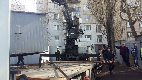 У Луцьку муніципали зі скандалом зносили гаражі. ФОТО