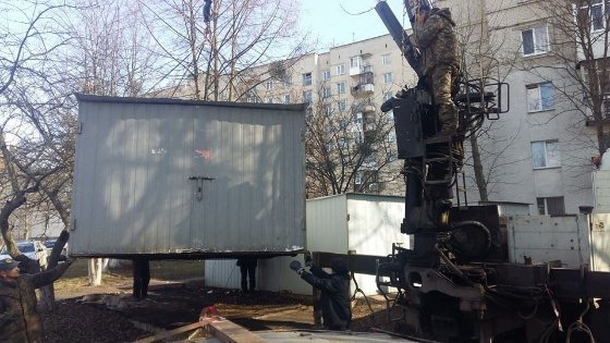 У Луцьку муніципали зі скандалом зносили гаражі. ФОТО