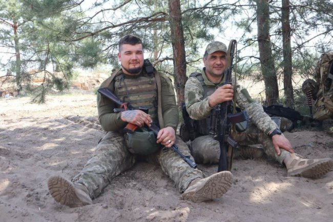 Волинські воїни релаксують на фронті після бою: унікальні фото
