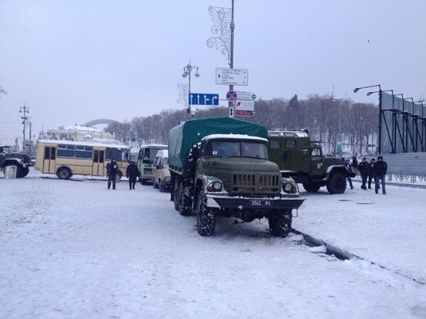 Силовики взяли в облогу Євромайдан