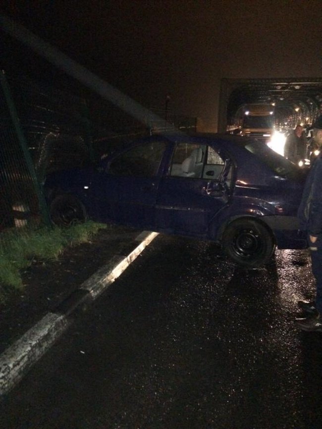 На волинському кордоні три дні не забирають покинуте авто