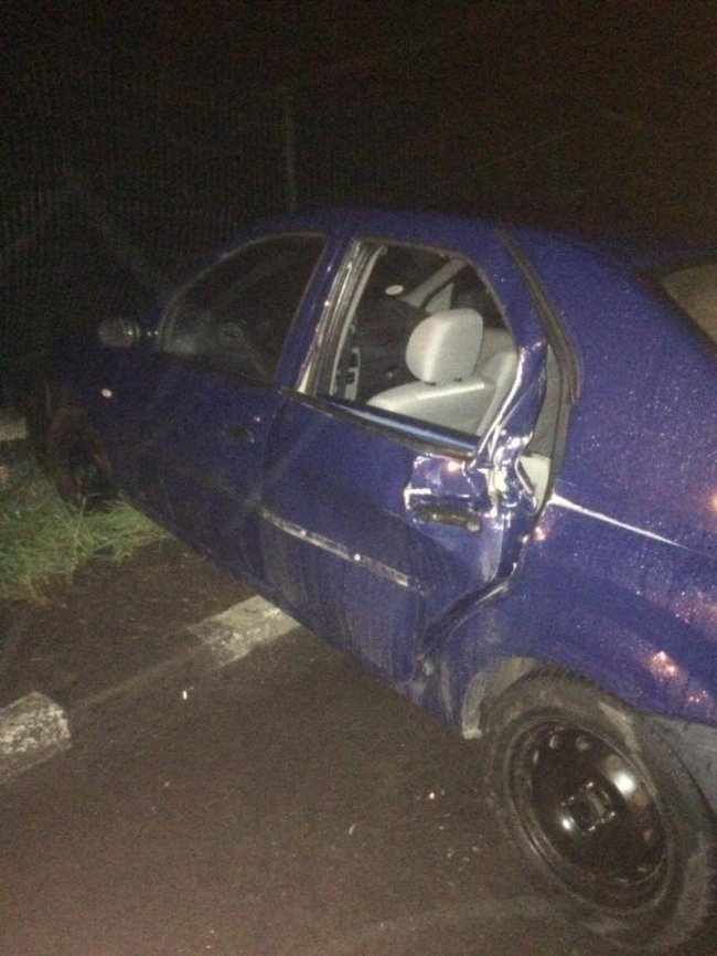 На волинському кордоні три дні не забирають покинуте авто