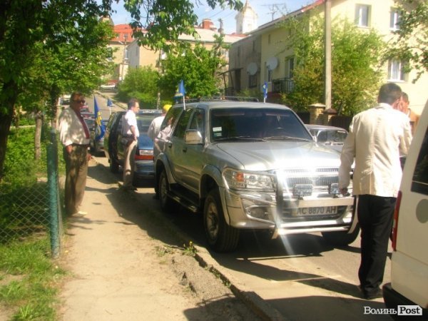 Луцьком проїхалася автоколона на честь зниклої республіки. ФОТО