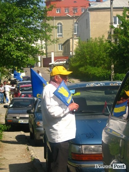 Луцьком проїхалася автоколона на честь зниклої республіки. ФОТО