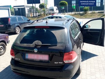 Користувався телефоном та не був пристебнутий: поблизу Луцька зловили п'янючого водія-«шумахера»