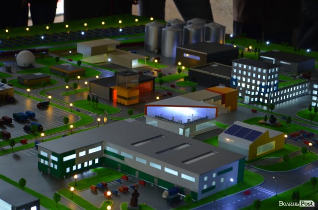 Повстанські пісні, зізнання в любові і до чого тут ва(Зе)лін: як на Волинь Порошенко приїздив. ФОТОРЕПОРТАЖ