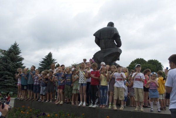 У місті на Волині діти влаштували флешмоб. ФОТО