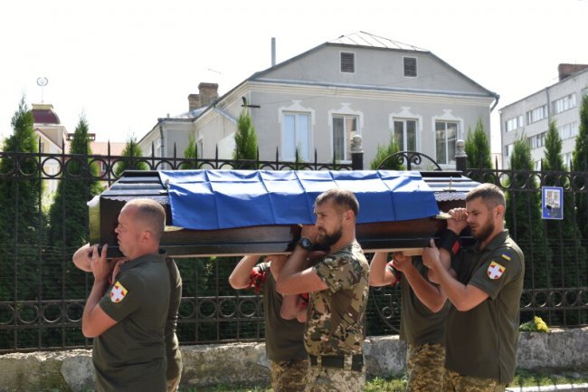 У Луцьку провели в останню дорогу загиблого Героя Миколу Орєховського. ФОТО