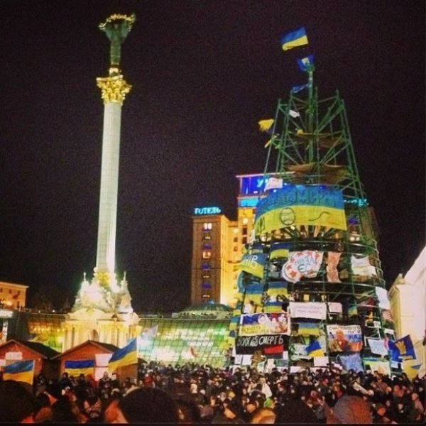 «Йолка» на Євромайдані стала зіркою інтернету. ФОТО