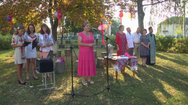 Сільським школам – інновації: на Волині благодійники зробили подарунки до Дня знань