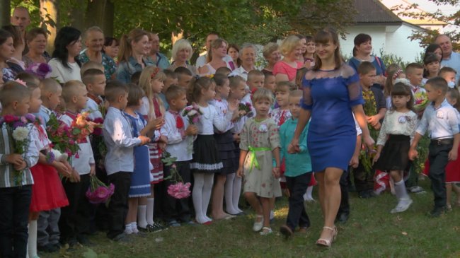 Сільським школам – інновації: на Волині благодійники зробили подарунки до Дня знань