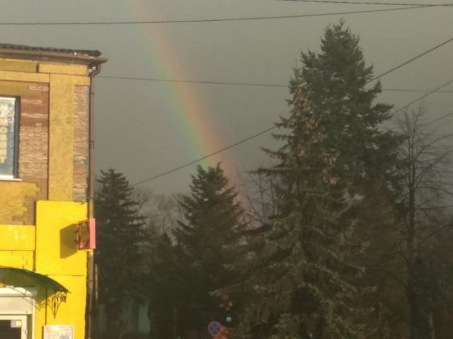 У волинському селищі небо заполонили веселки. ФОТОФАКТ