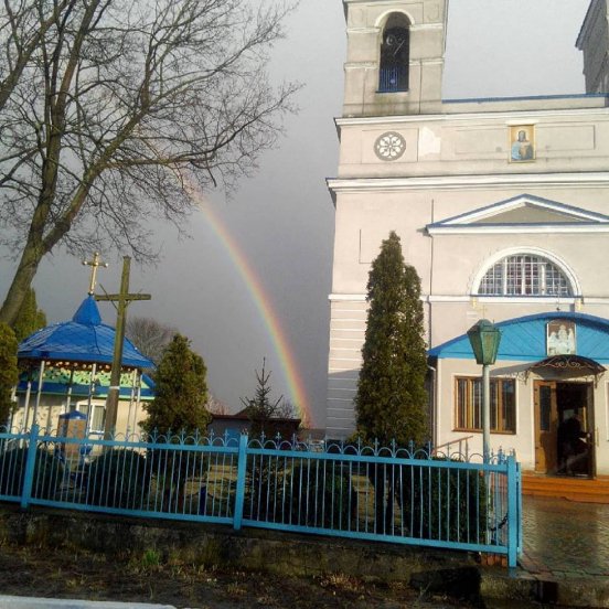 У волинському селищі небо заполонили веселки. ФОТОФАКТ