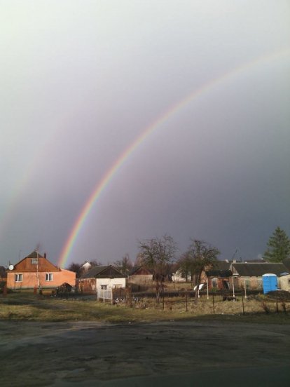 У волинському селищі небо заполонили веселки. ФОТОФАКТ