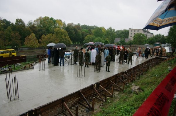 Освятили наріжний камінь під церкву в центрі Луцька. ФОТО. ВІДЕО